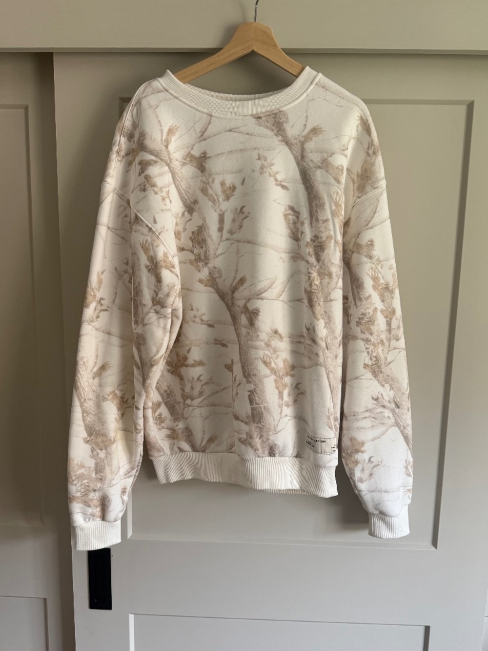 Comfrt- White camo sweatshirt - L